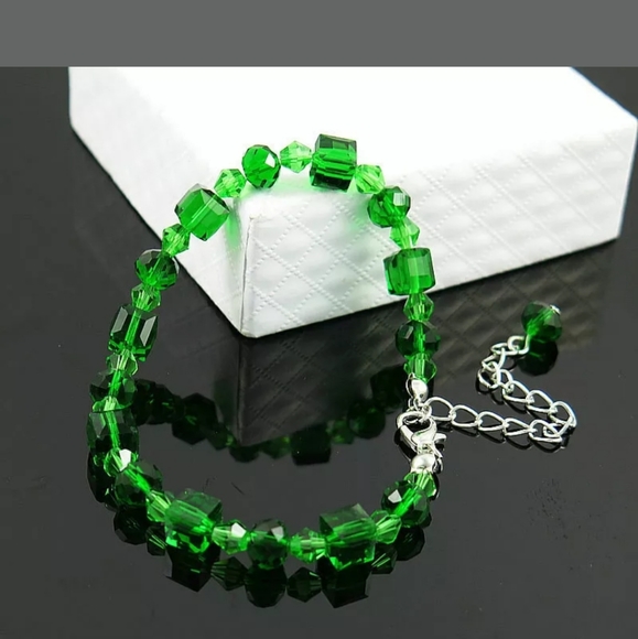 New Austrian Green Crystal Adjustable Bracelet. - Picture 4 of 7
